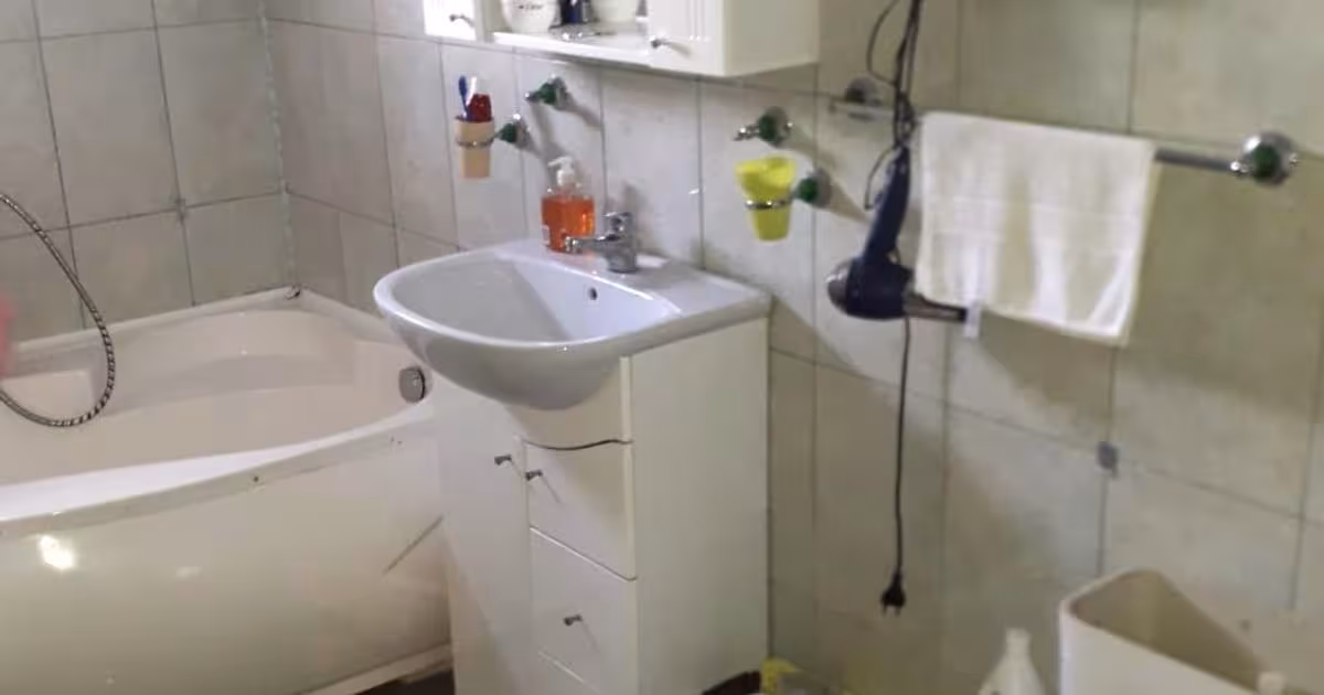 55oooEuro negociabil, trei camere renovat, mobilat si utilat, Micro 21-Turn TV