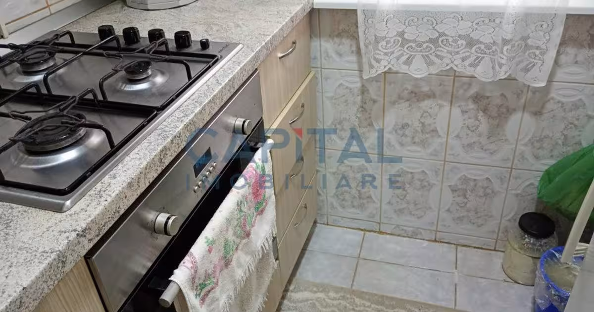 Apartament semidecomandat cu 3 camere în zona Micro 40, Galați