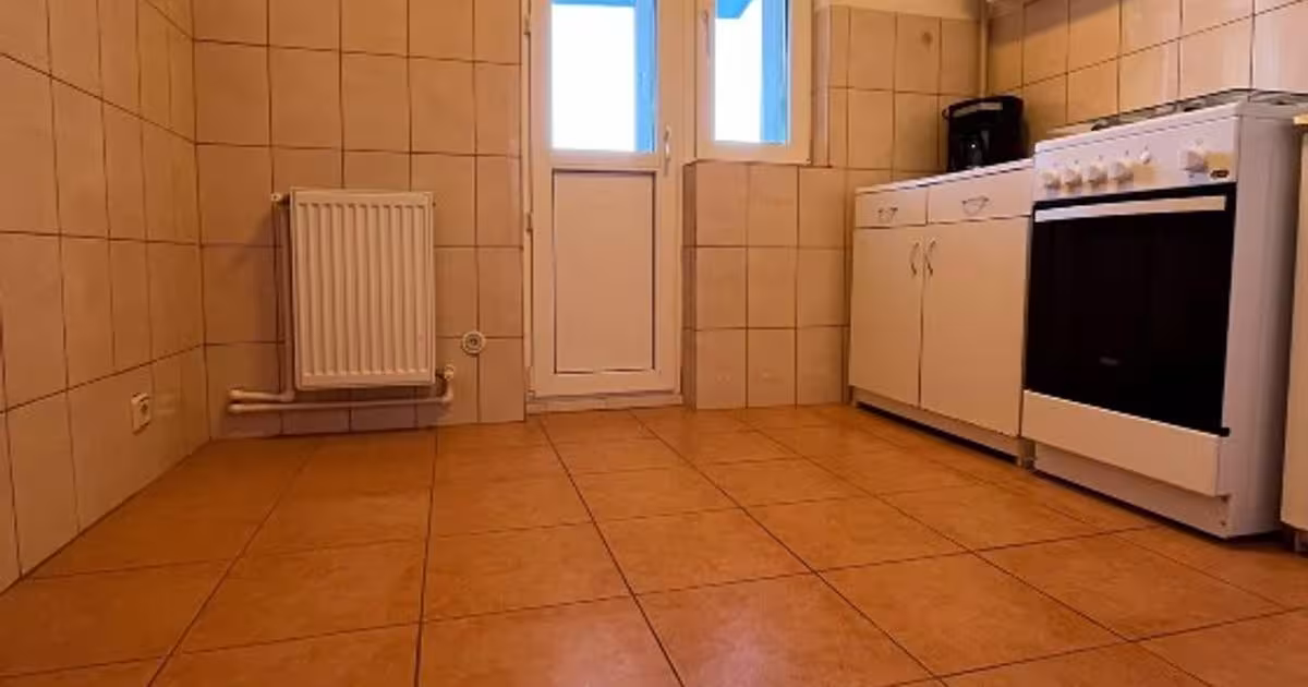 Apartament decomandat cu 3 camere în zona Central, Giurgiu