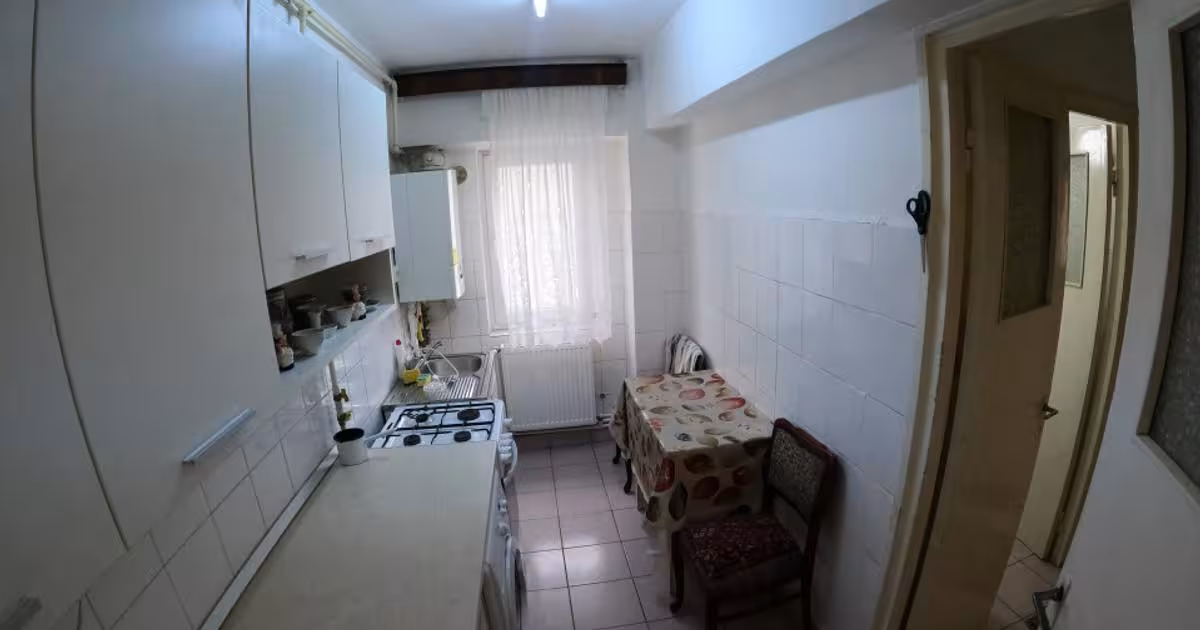 Apartament decomandat cu 3 camere în zona Central, Giurgiu