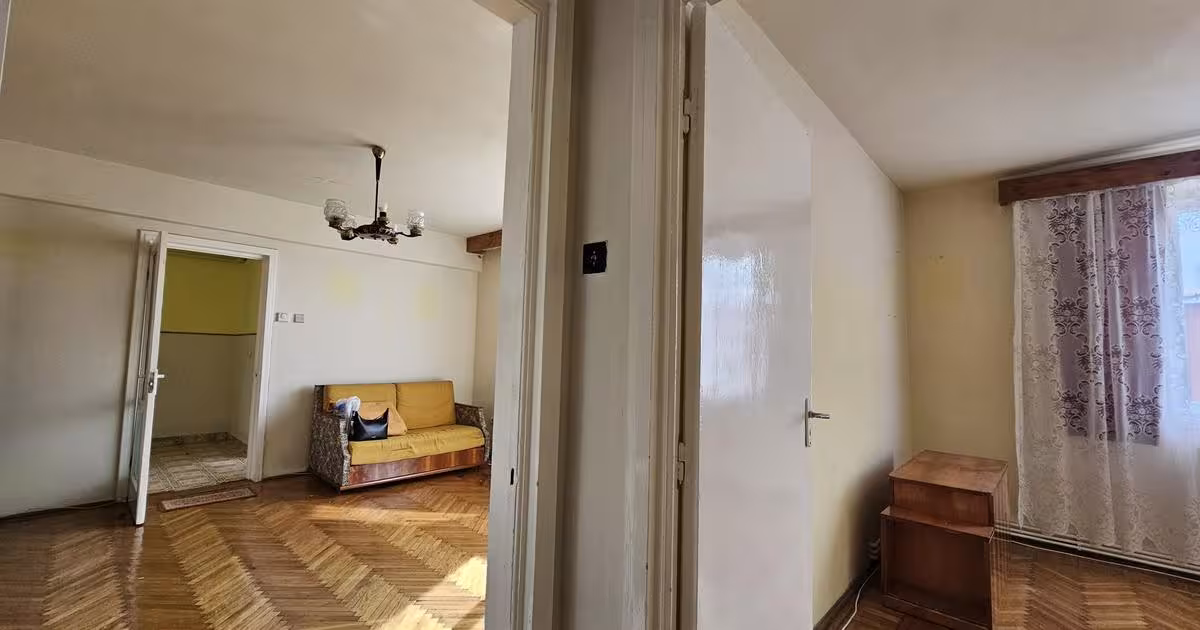 Apartament semidecomandat cu 2 camere în zona Central, Hunedoara