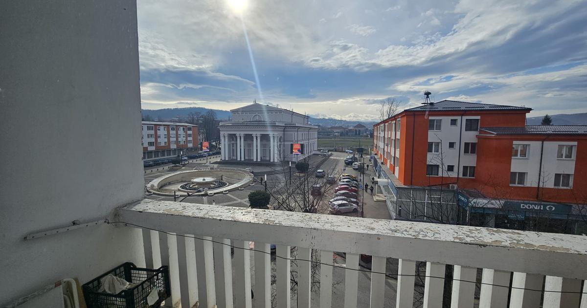 Apartament semidecomandat cu 2 camere în zona Central, Hunedoara