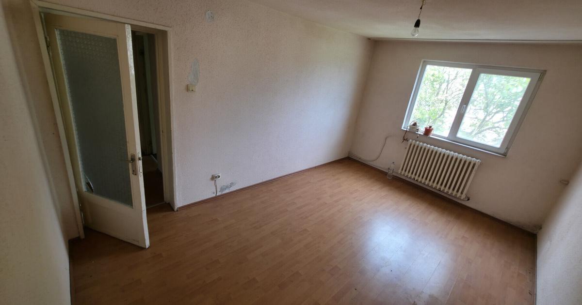 Apartament semidecomandat cu 3 camere în zona Central, Hunedoara