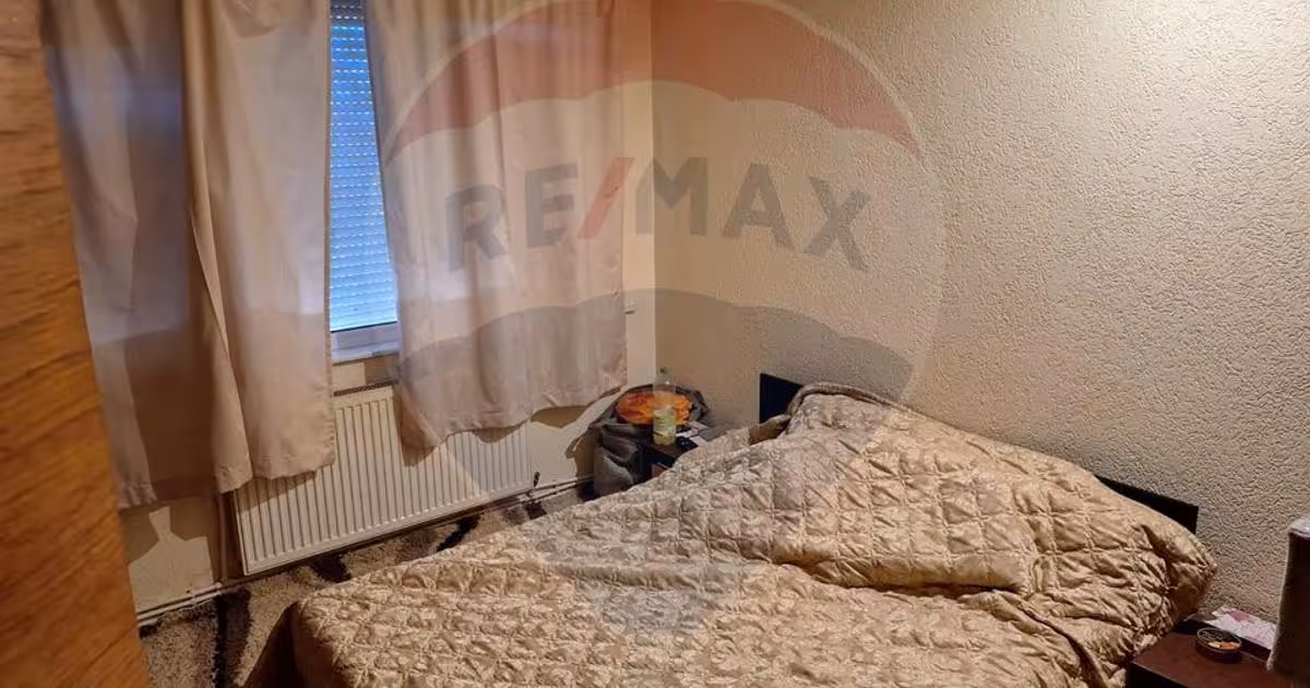 Apartament semidecomandat cu 3 camere în zona Vest, Hunedoara
