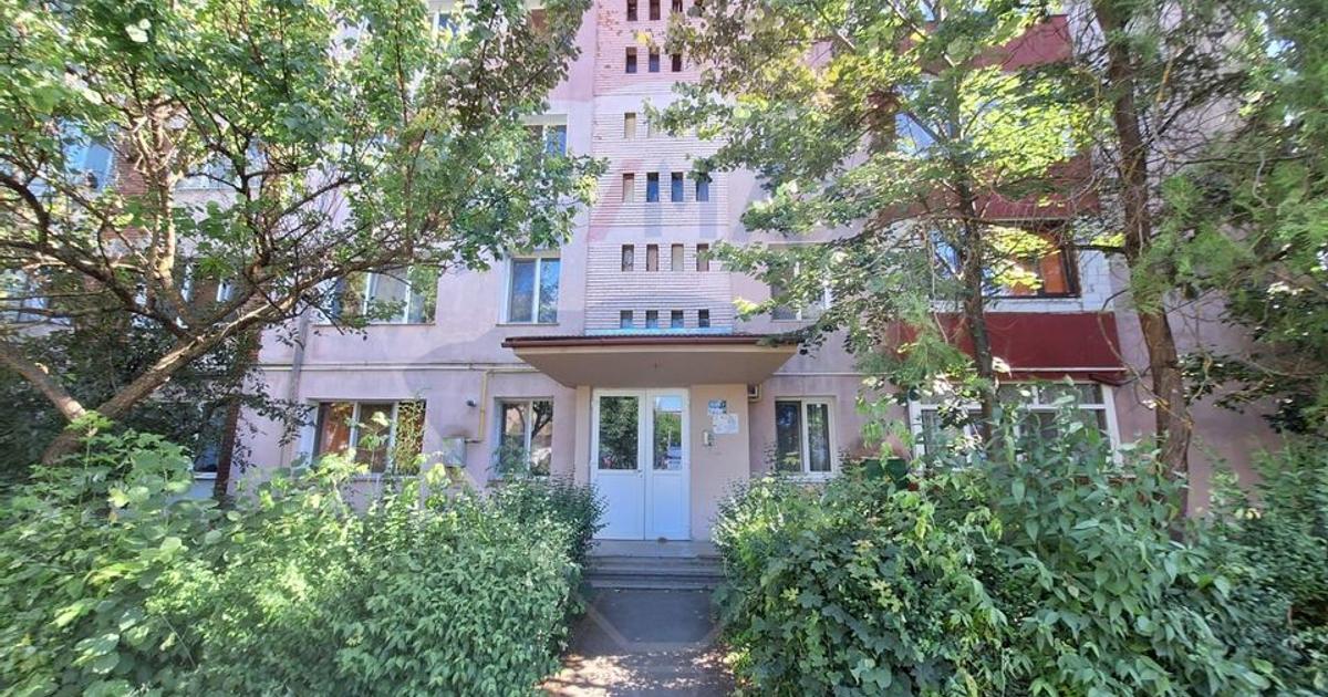 Apartament semidecomandat cu 3 camere în zona Vest, Hunedoara