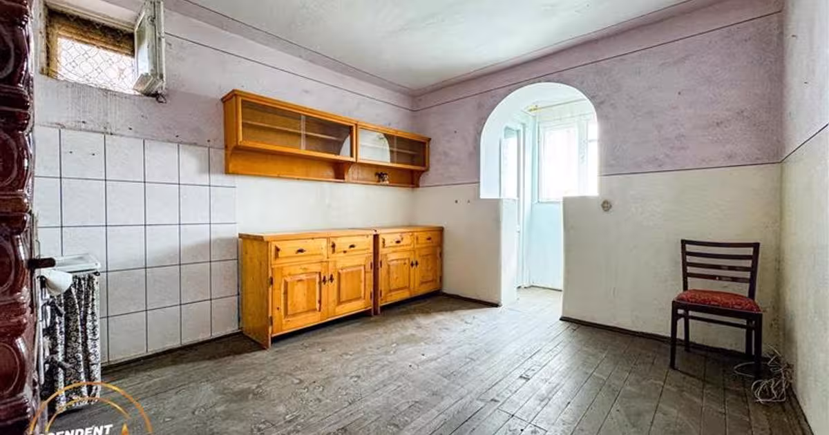 Apartament decomandat cu 2 camere în Leț