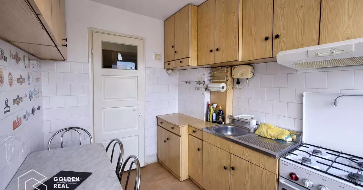 Apartament semidecomandat cu 3 camere în zona Central, Lipova