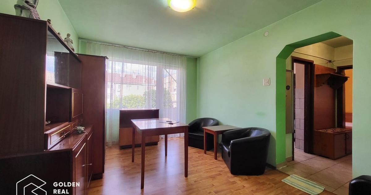 Apartament semidecomandat cu 3 camere în zona Central, Lipova