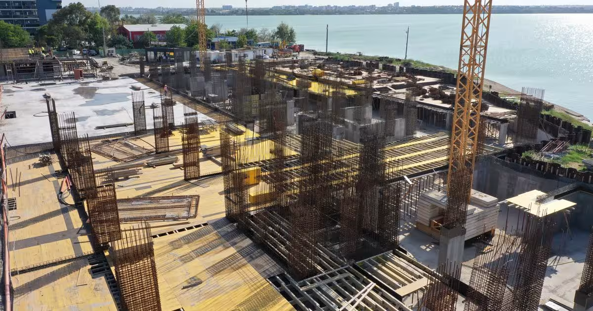 Apartament decomandat cu 3 camere în zona Central, Mamaia