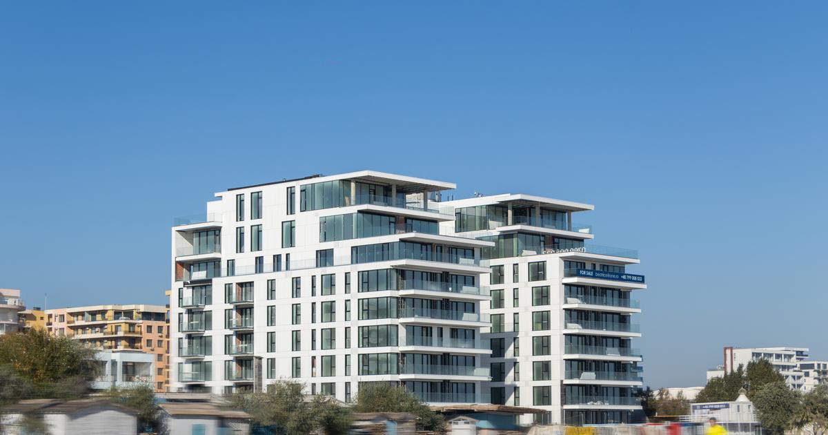 Apartament semidecomandat cu 2 camere în zona Nord, Mamaia