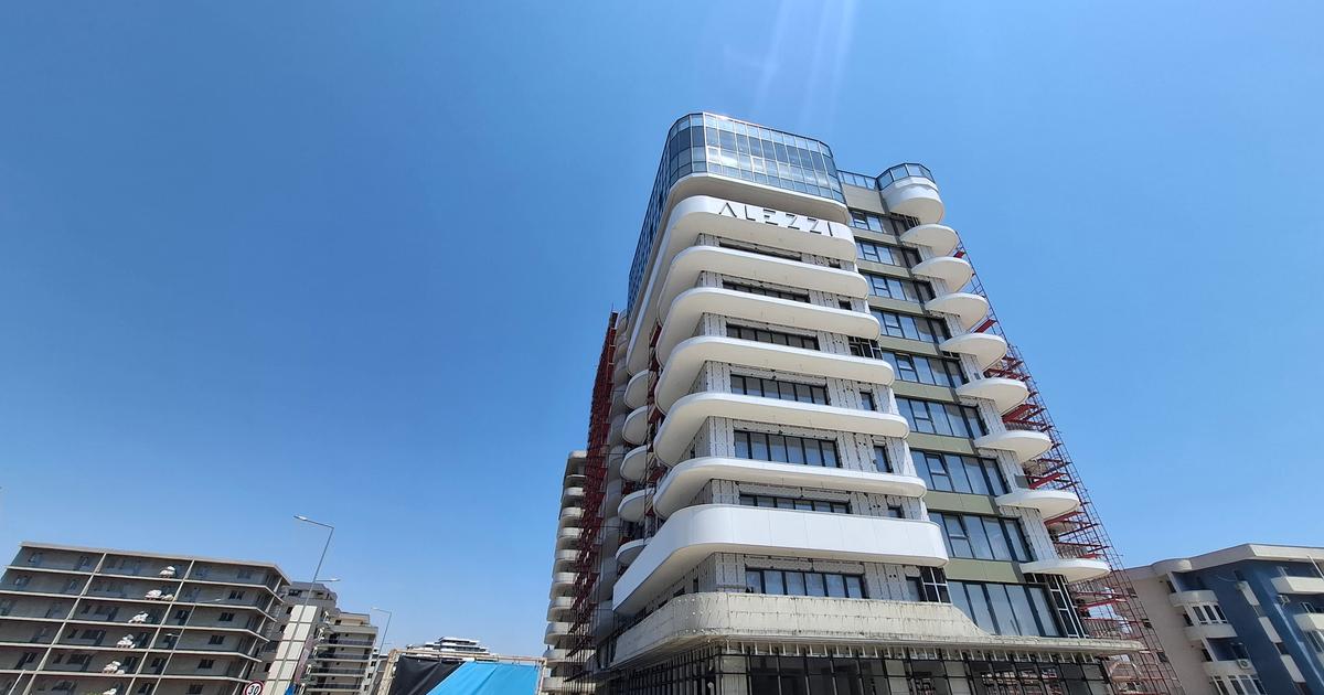 Apartament semidecomandat cu 3 camere în zona Nord, Mamaia-Sat