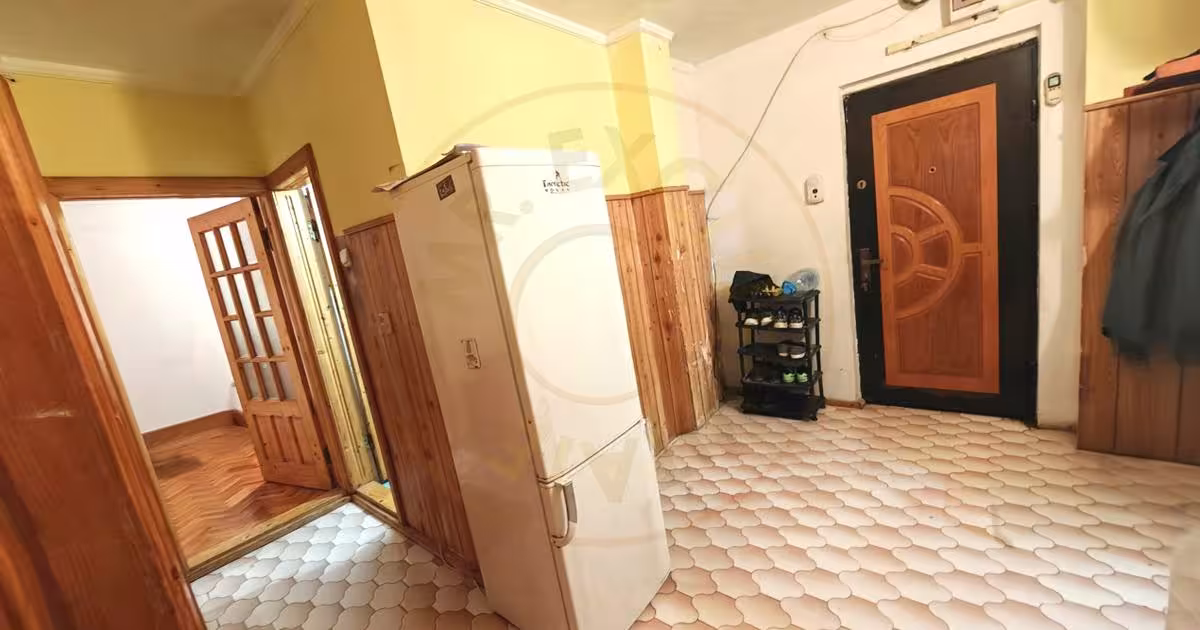 Apartament decomandat cu 3 camere în Mioveni
