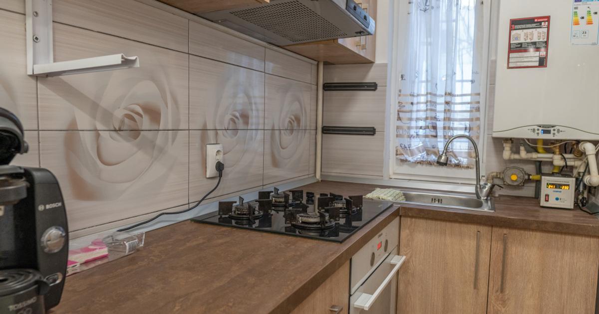 Apartament semidecomandat cu 2 camere în Moinești