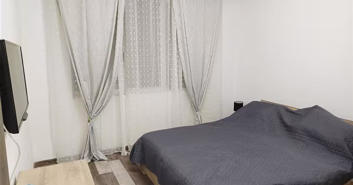 Apartament decomandat cu 2 camere în zona Central, Moldova Nouă