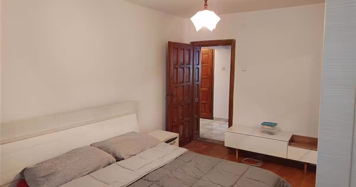Apartament decomandat cu 4 camere în zona Central, Moldova Nouă