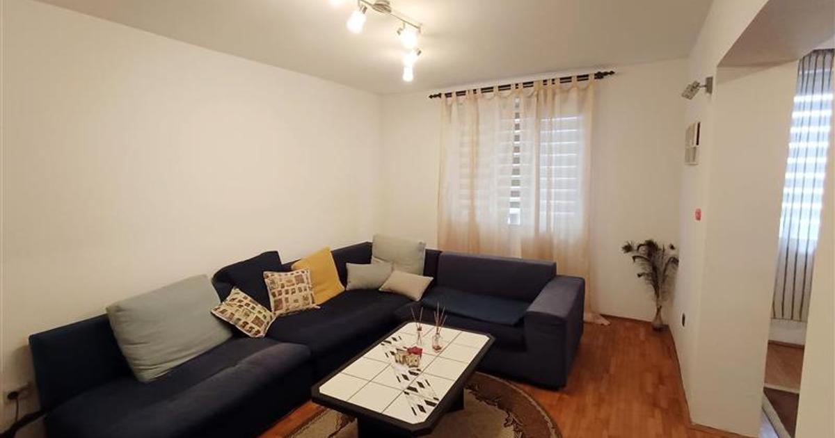 Apartament decomandat cu 4 camere în zona Central, Moldova Nouă