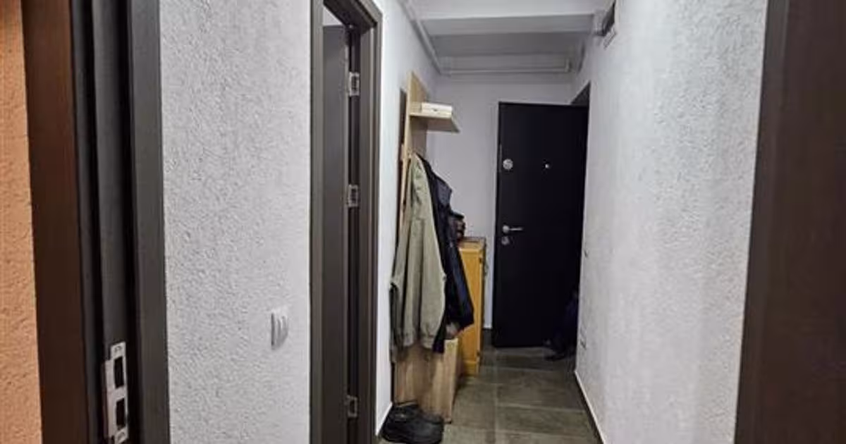 Apartament semidecomandat cu 2 camere în zona Periferie, Onești