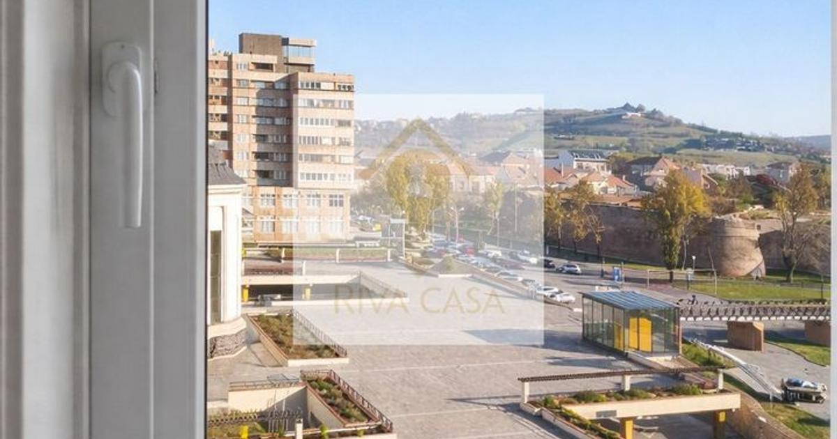 Apartament decomandat cu 4 camere în zona Centru Civic, Oradea