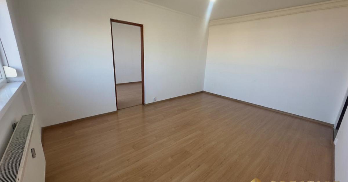 Apartament semidecomandat cu 2 camere în zona Rogerius, Oradea