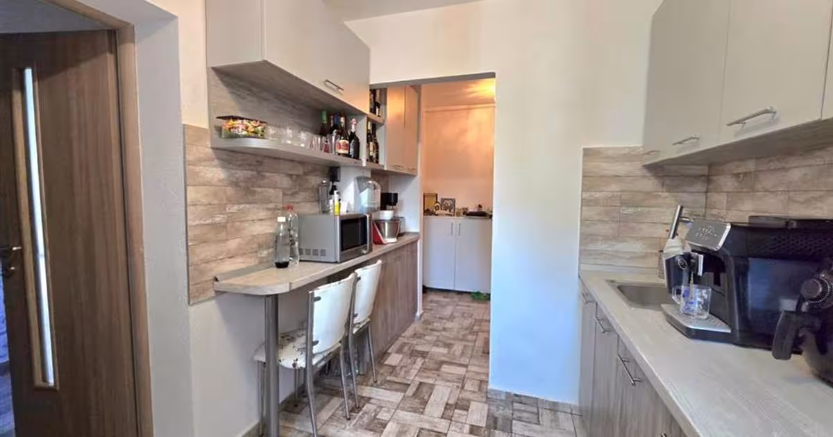 Apartament decomandat cu 4 camere în zona Rogerius, Oradea