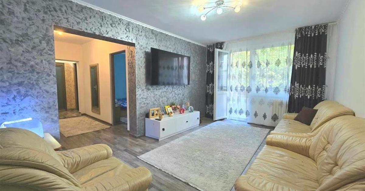Apartament decomandat cu 4 camere în zona Rogerius, Oradea