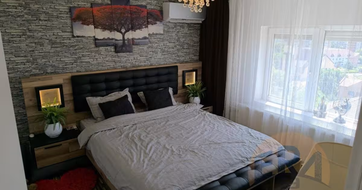 Apartament decomandat cu 3 camere în zona Rogerius, Oradea