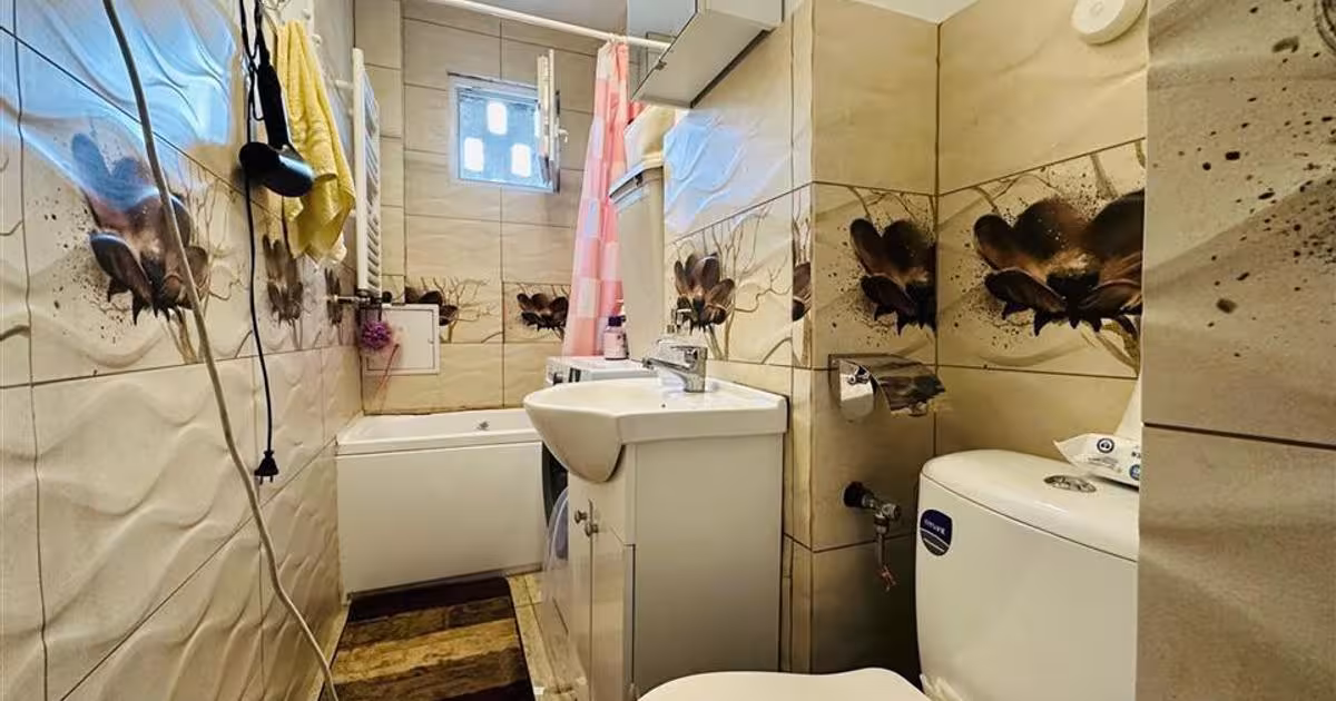 Apartament semidecomandat cu 3 camere în zona Valenta, Oradea