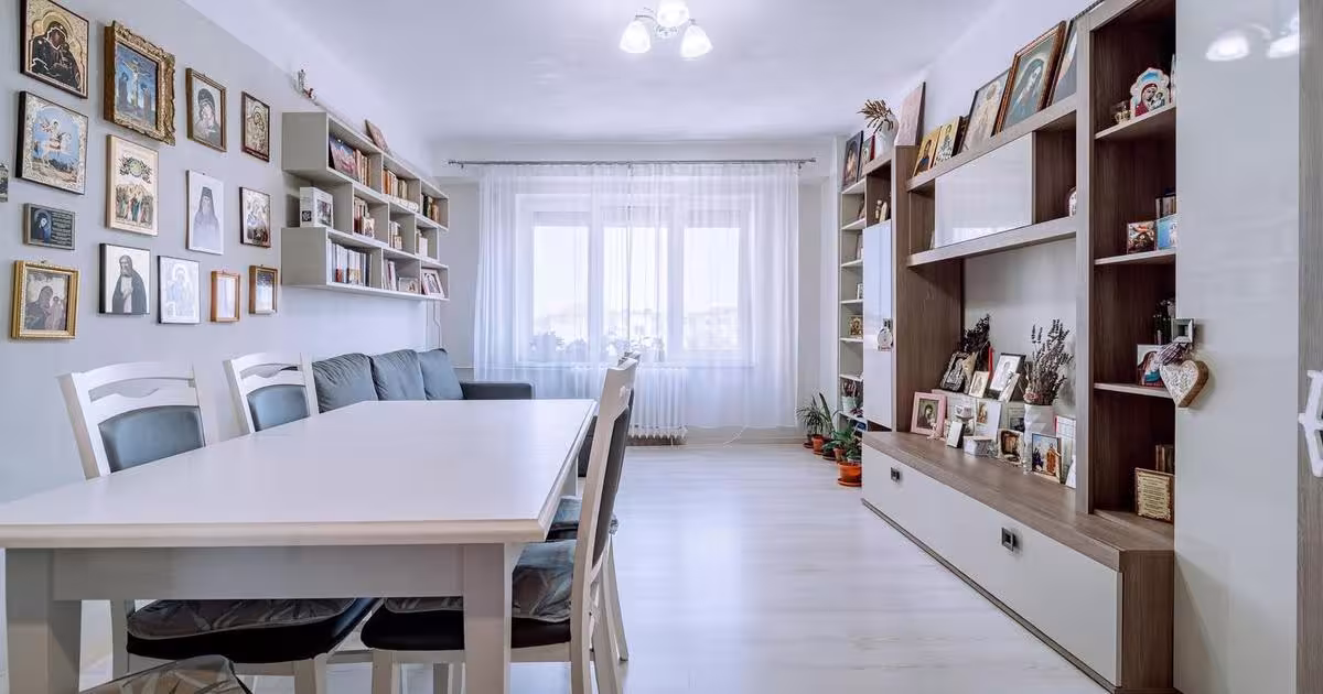 Apartament decomandat cu 4 camere în zona Valenta, Oradea