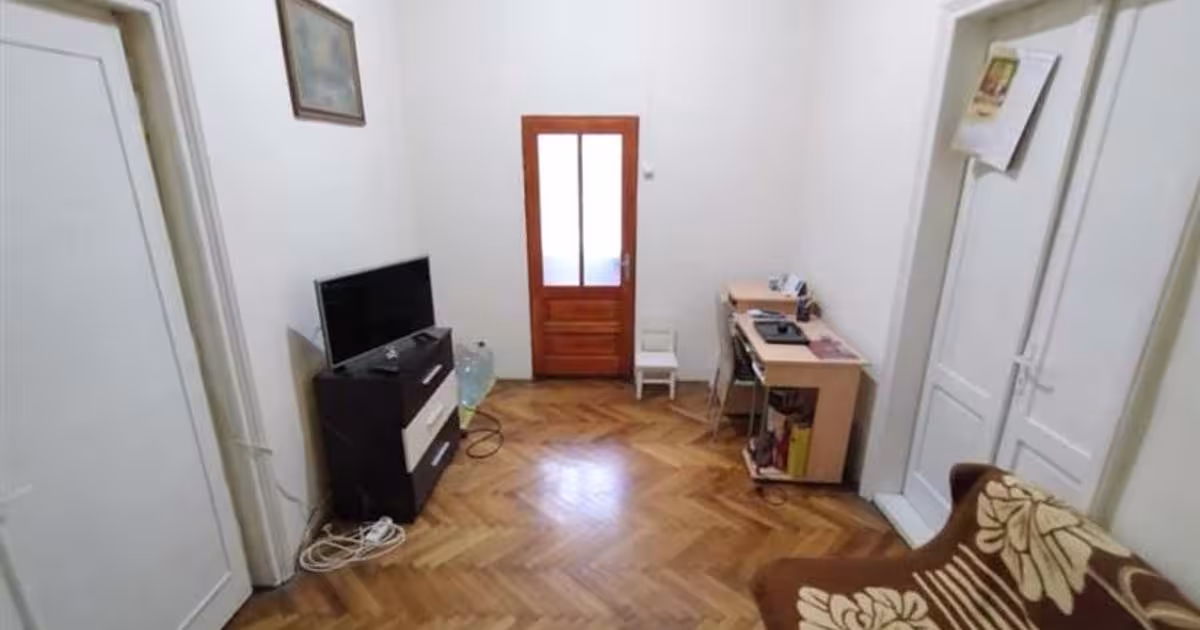 Apartament decomandat cu 3 camere în zona Vest, Oravița