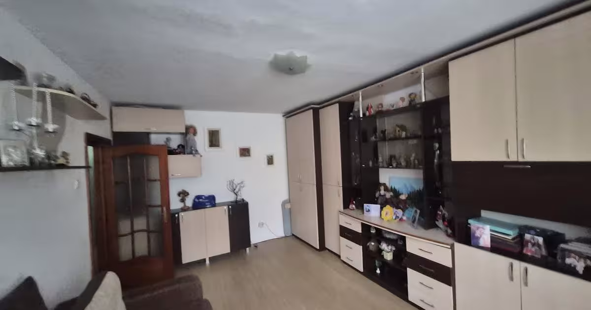 Apartament decomandat cu 2 camere în zona Est, Piatra-Neamț