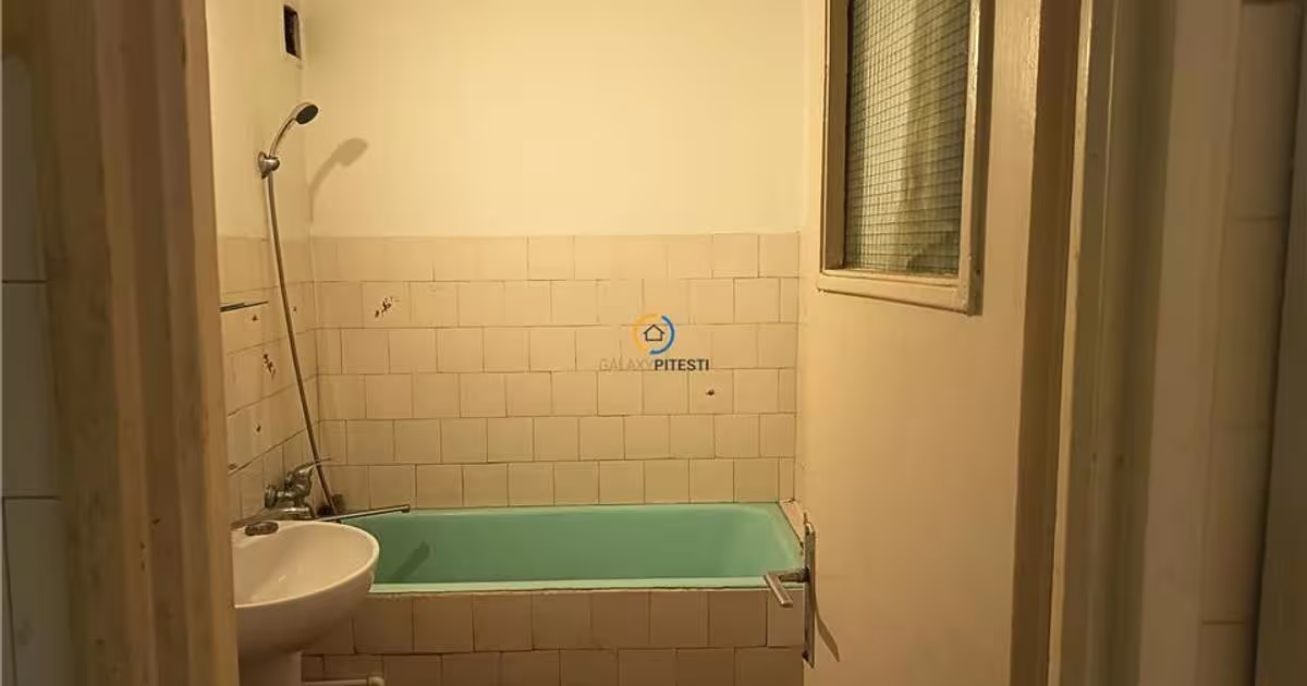 Apartament decomandat cu 3 camere în zona Calea București, Pitești