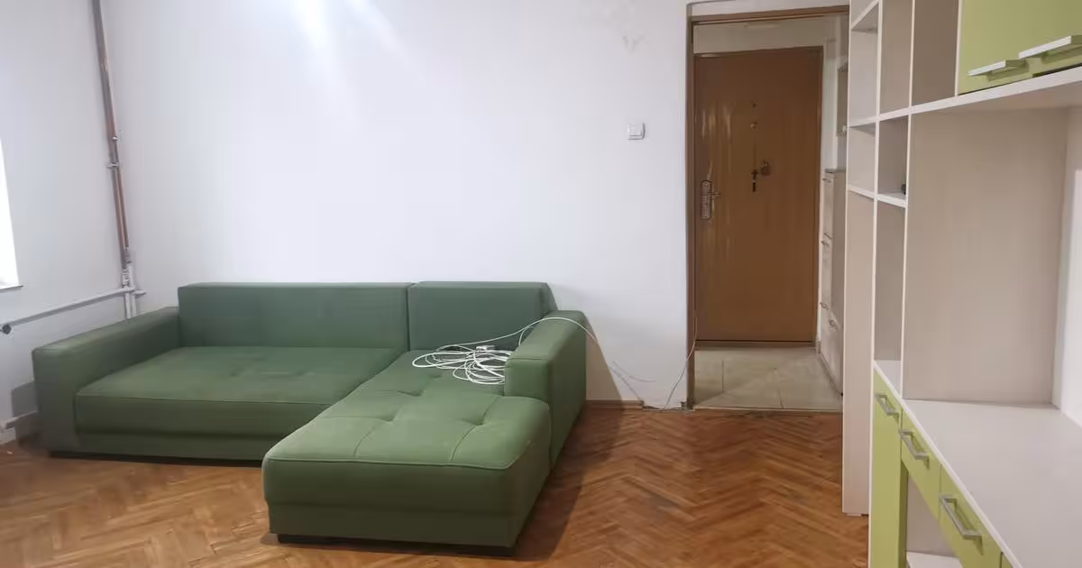 Apartament semidecomandat cu 2 camere în zona Frații Golești, Pitești