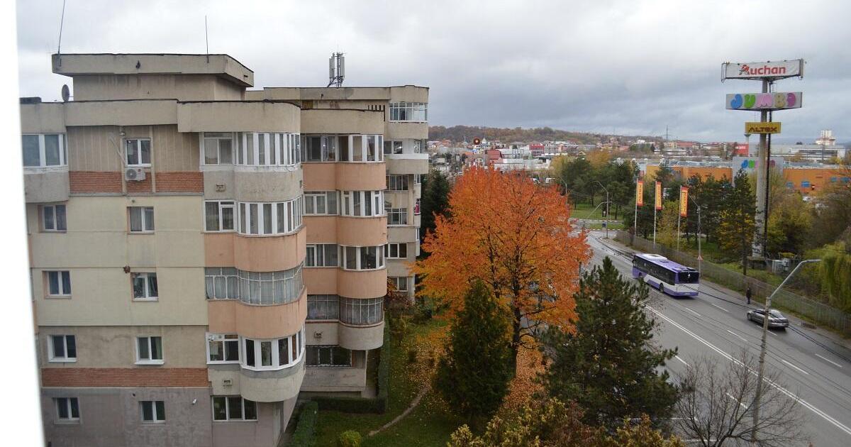Apartament decomandat cu 3 camere în zona Rolast, Pitești