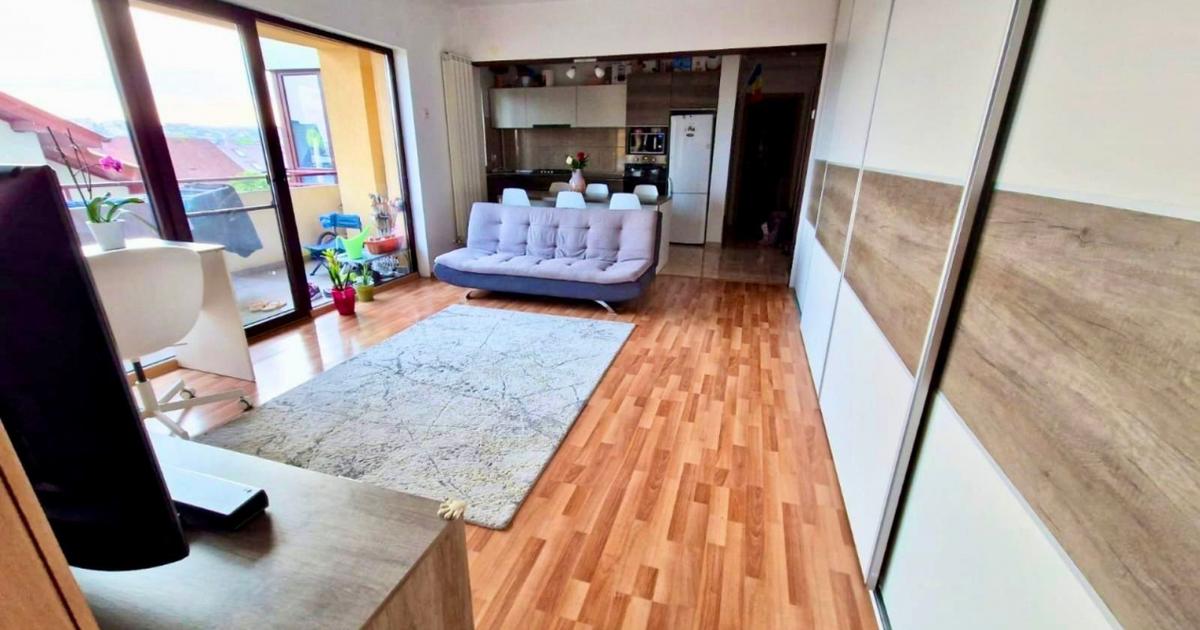 Apartament semidecomandat cu 3 camere în zona Trivale, Pitești