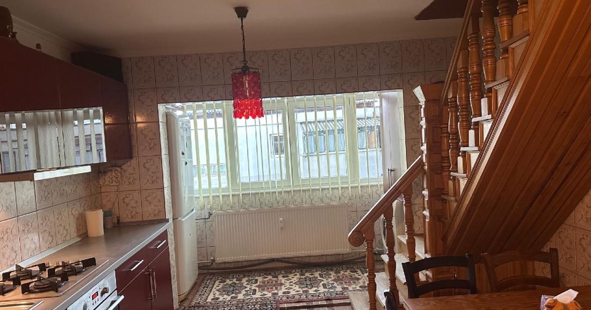 Apartament decomandat cu 5 camere în zona Central, Rădăuți