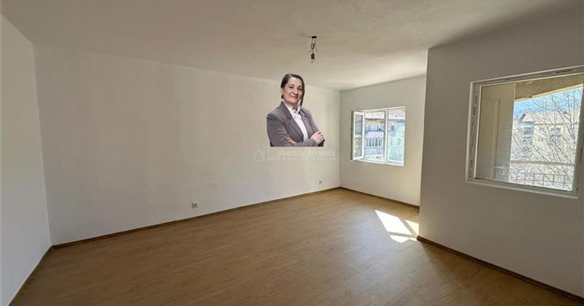 Apartament decomandat cu 3 camere în zona Central, Reșița