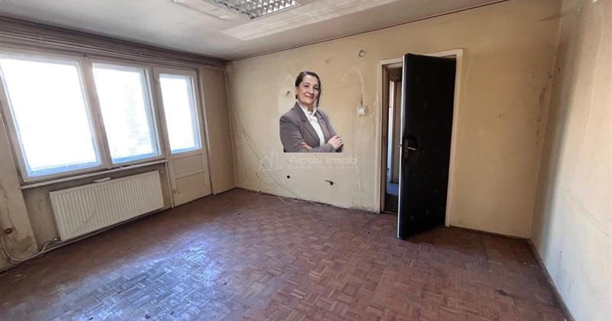 Apartament semidecomandat cu 3 camere în zona Central, Reșița