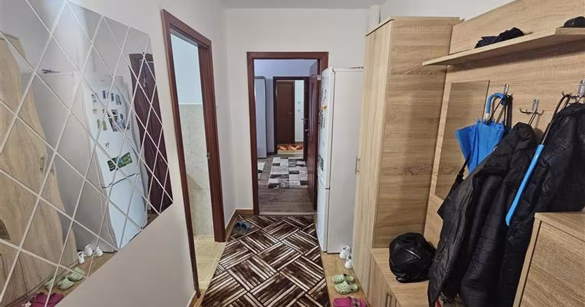 Apartament semidecomandat cu 3 camere în zona Micro III, Reșița