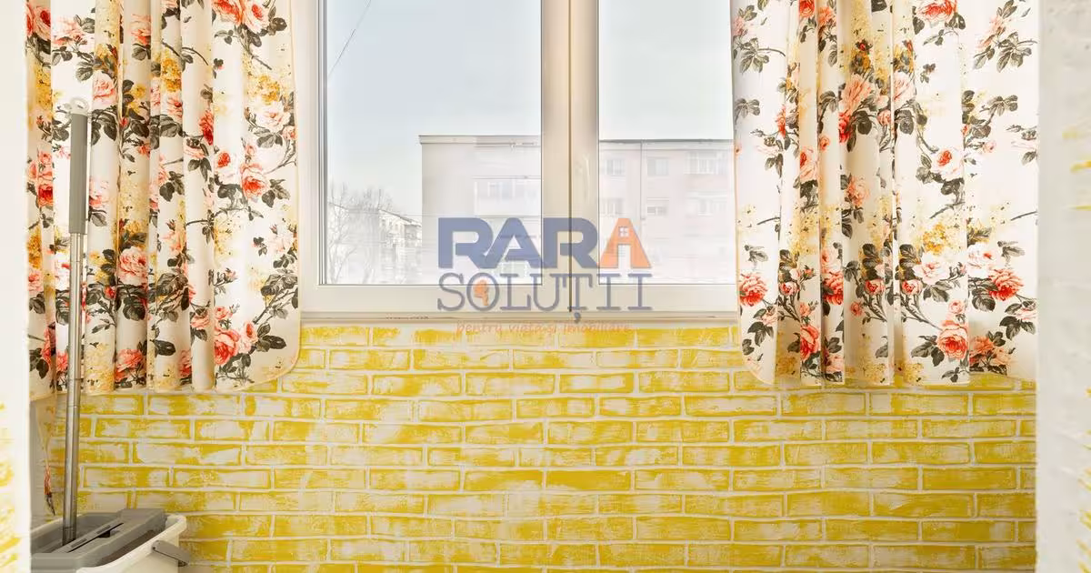 Apartament decomandat cu 4 camere în zona Central, Roman