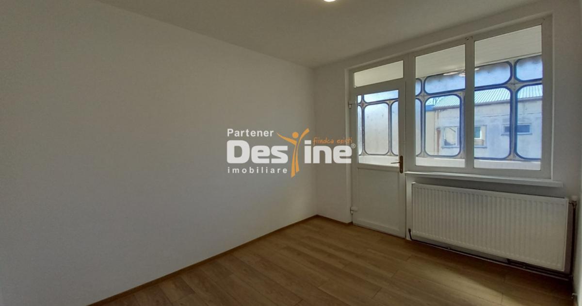 Apartament decomandat cu 2 camere în zona Est, Roman