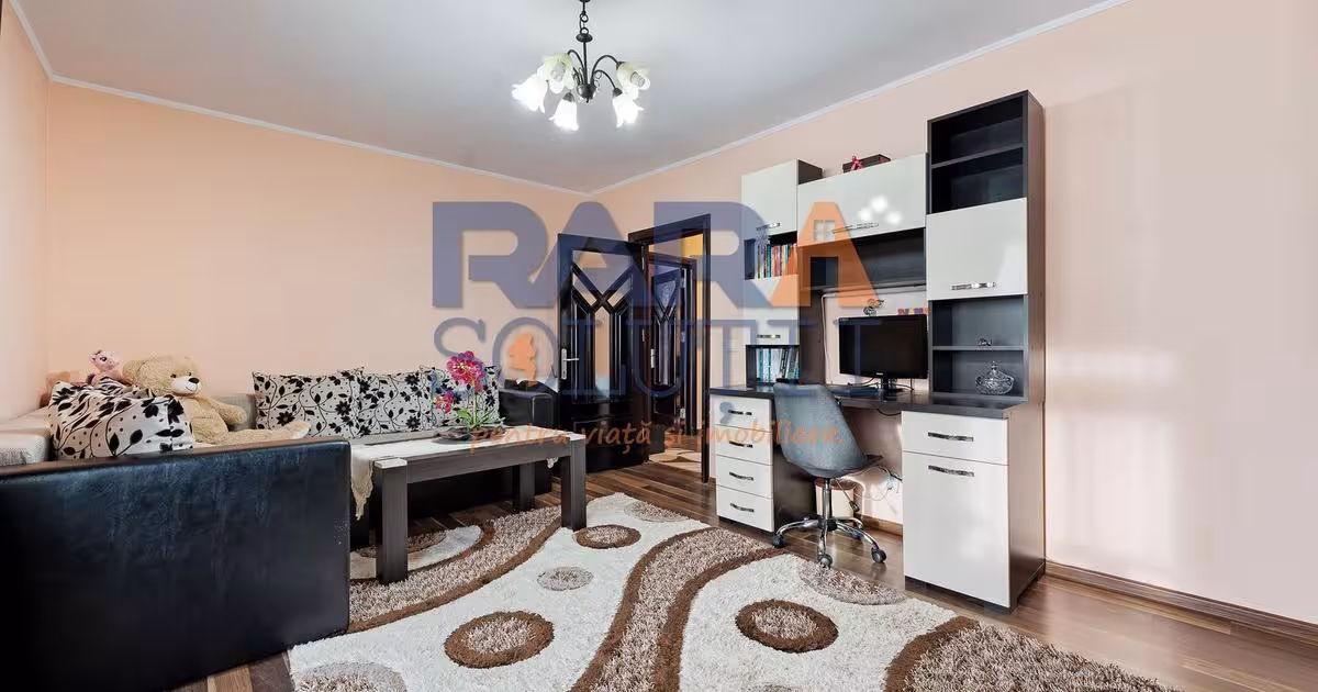 Apartament decomandat cu 3 camere în zona Sud, Roman