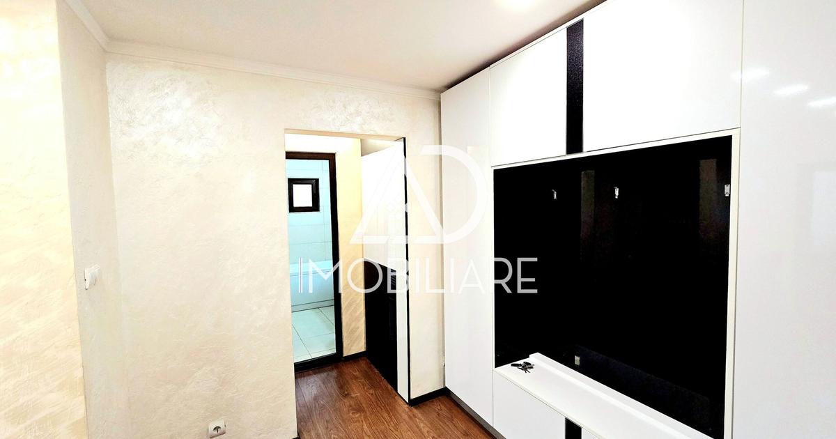 Apartament decomandat cu 2 camere în zona Central, Rovinari