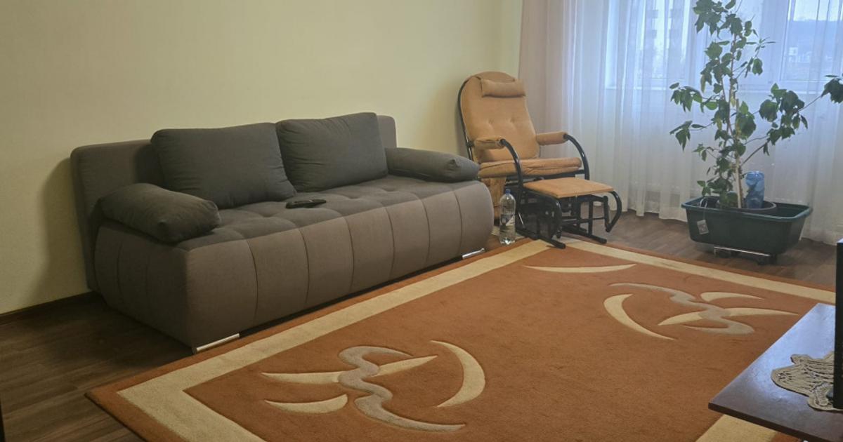 Apartament decomandat cu 3 camere în Rovinari