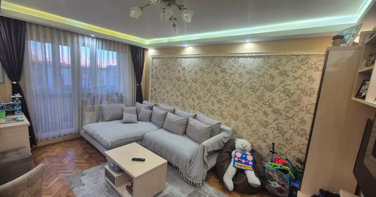 Apartament decomandat cu 3 camere în Sânmartin