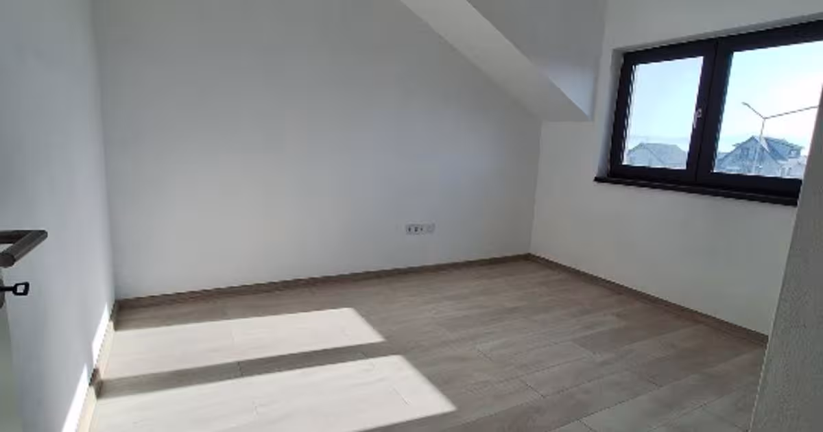 Apartament decomandat cu 3 camere în Sânpetru