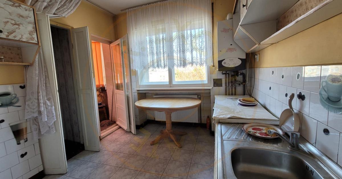 Apartament semidecomandat cu 3 camere în zona Micro 16, Satu Mare
