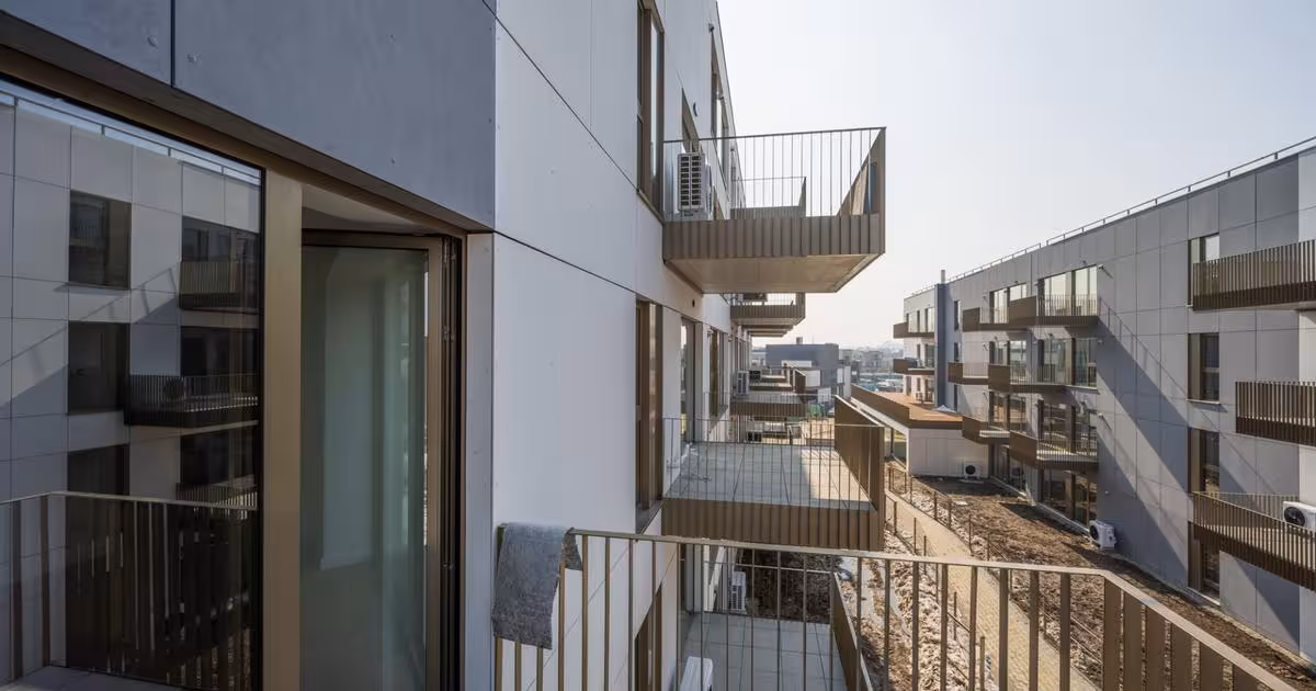 Apartament semidecomandat cu 3 camere în zona Sisești, Sector 1