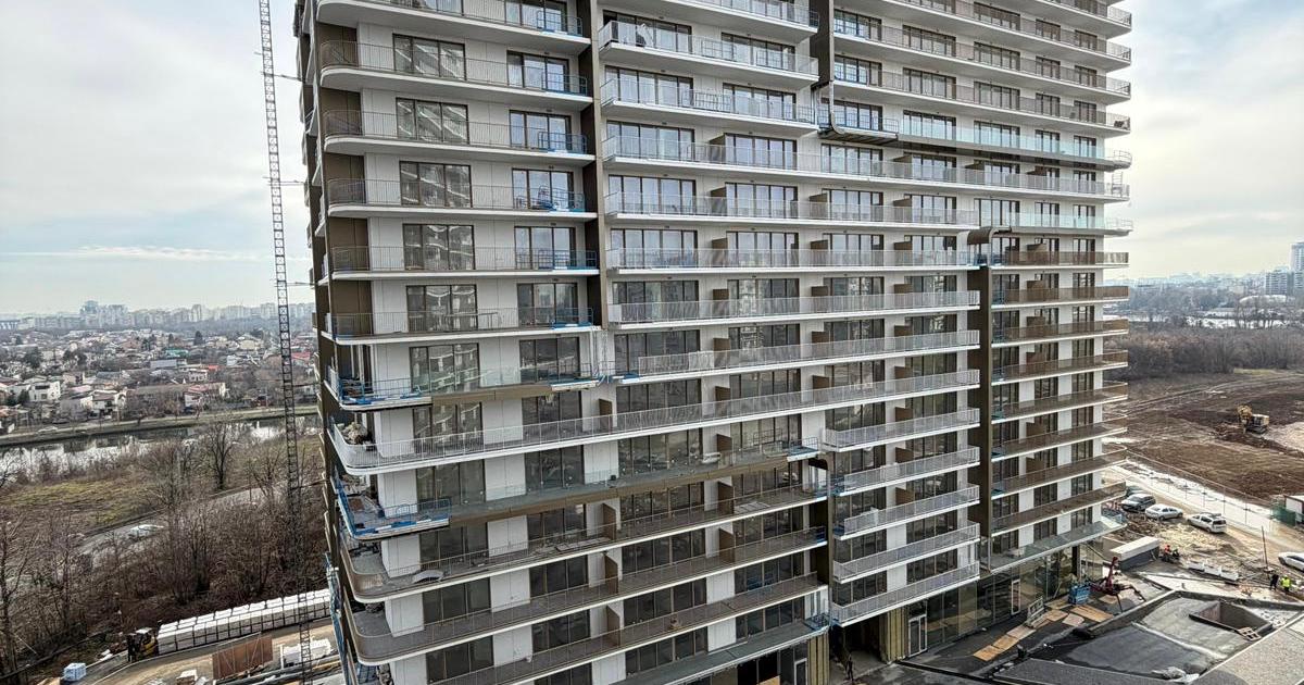 Apartament semidecomandat cu 4 camere în zona Barbu Văcărescu, Sector 2