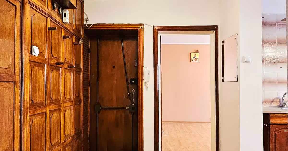 Apartament semidecomandat cu 3 camere în zona Costin Georgian, Sector 3