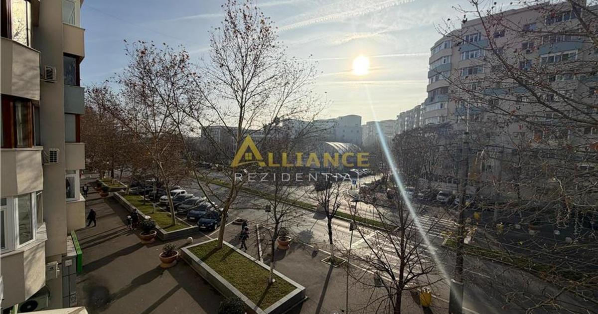 Apartament decomandat cu 3 camere în zona Apărătorii Patriei, Sector 4